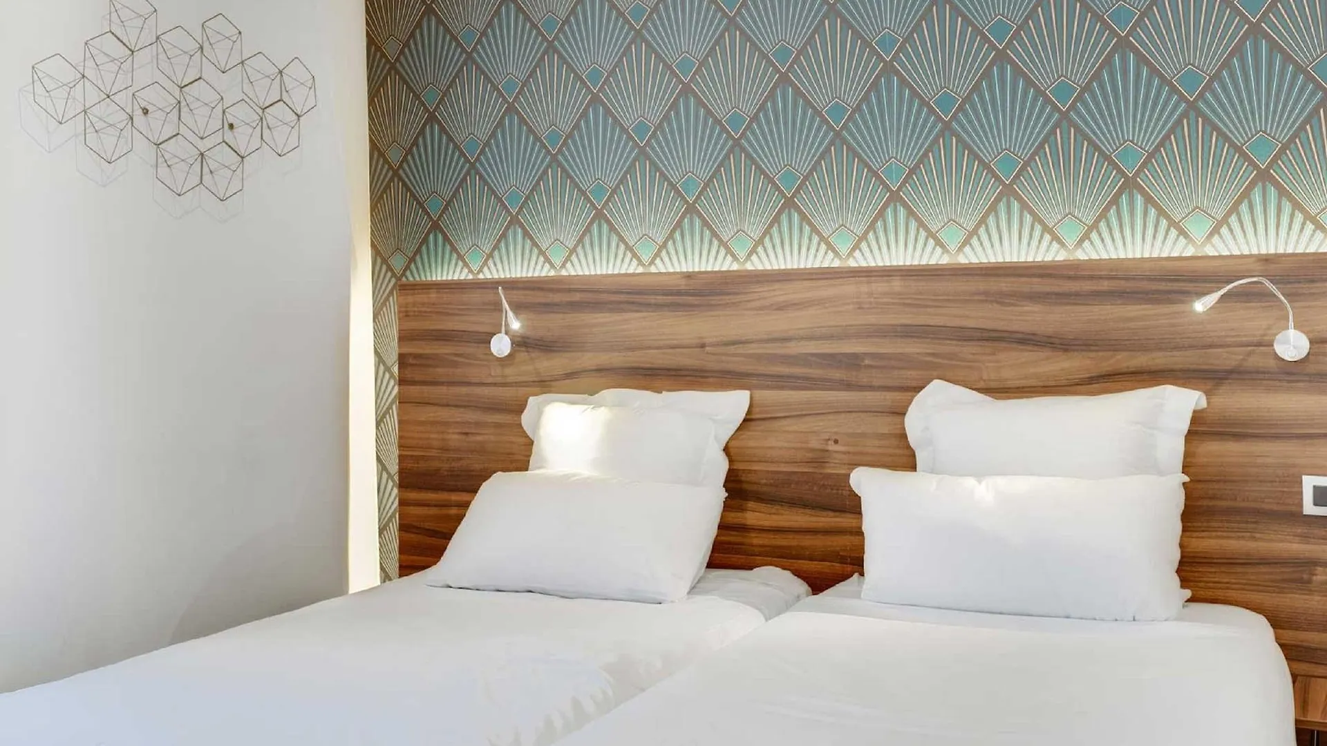 Hotel Carladez Cambronne 3*