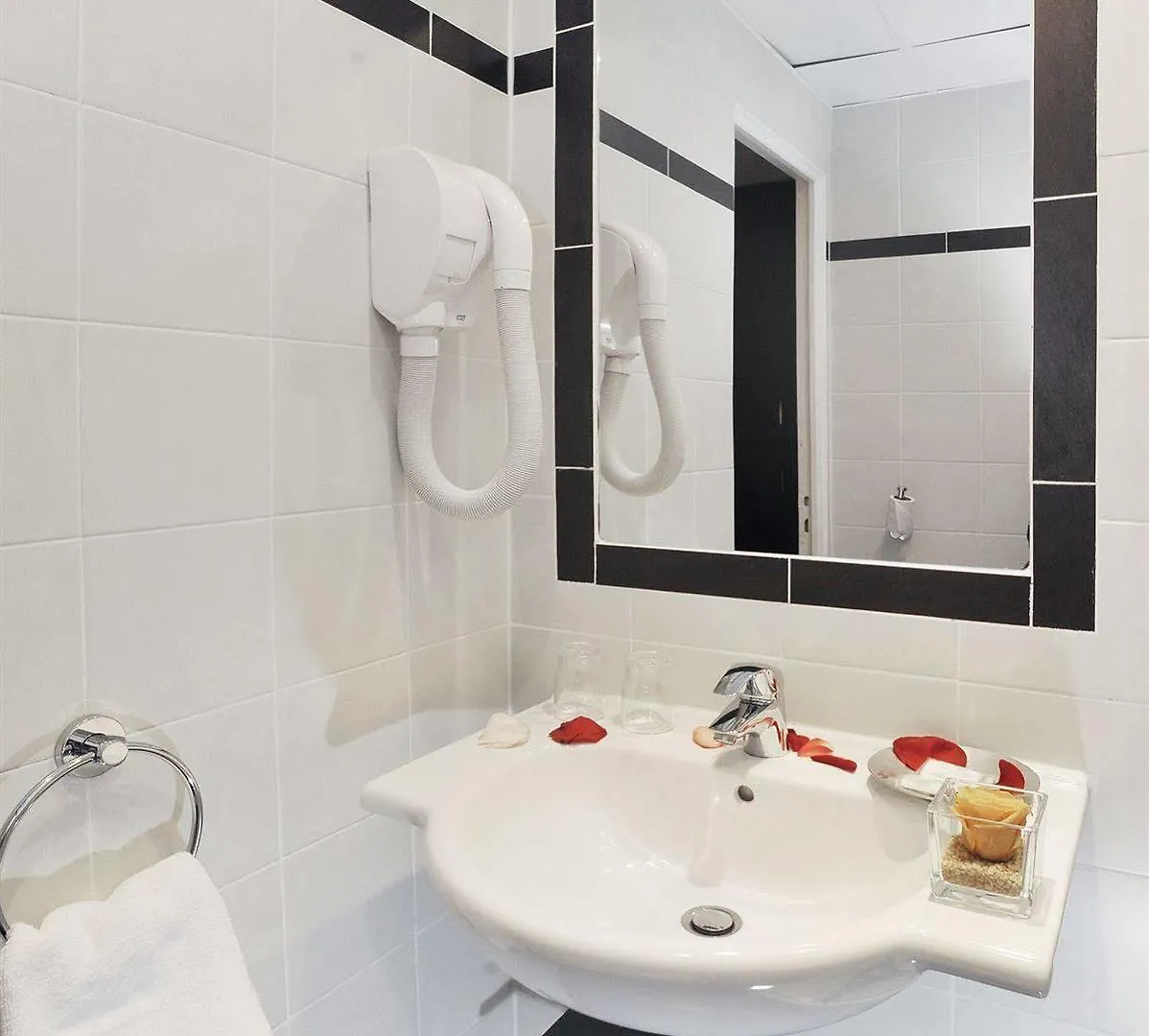 Carladez Cambronne Hotel 3*