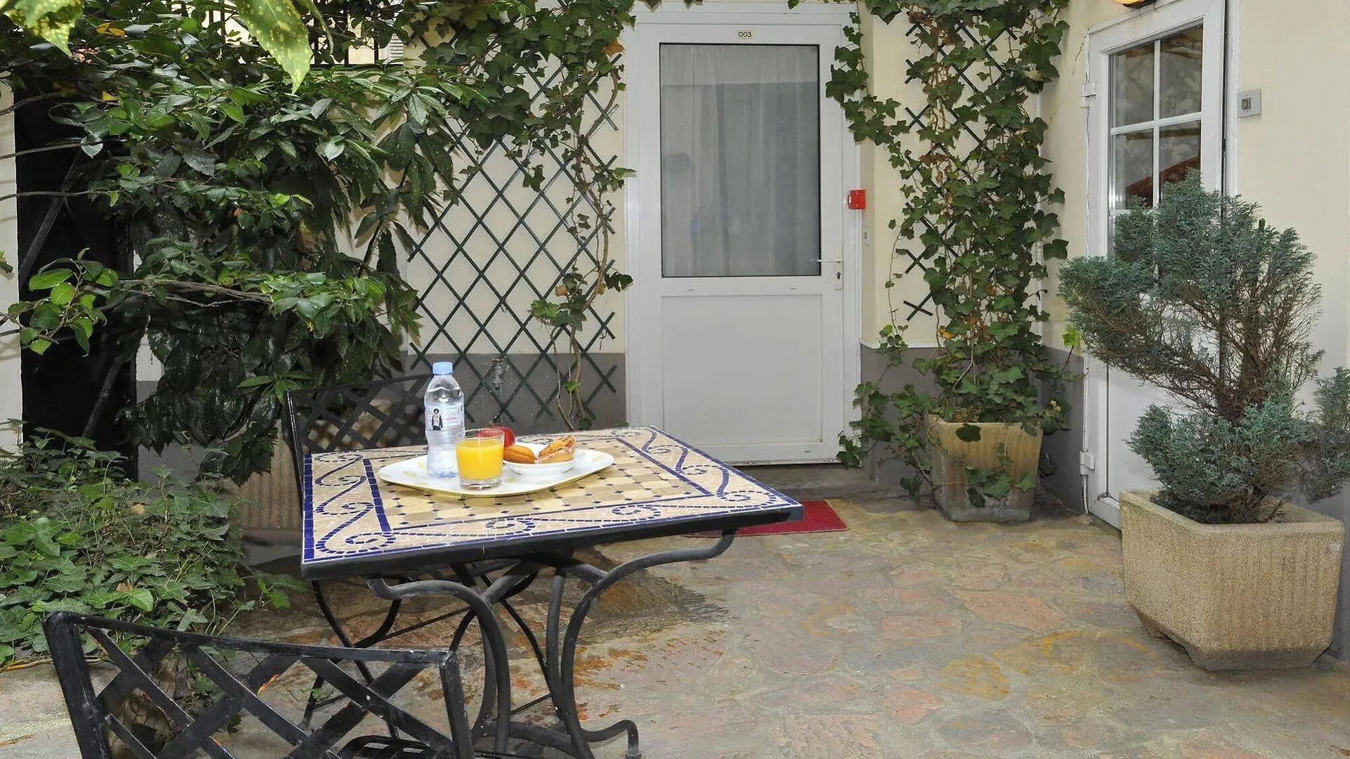 Hotel Carladez Cambronne 3*