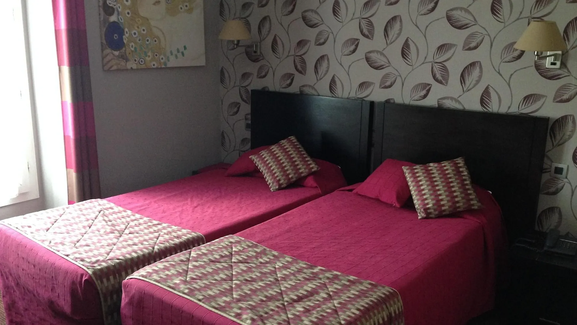Otel Carladez Cambronne 3*