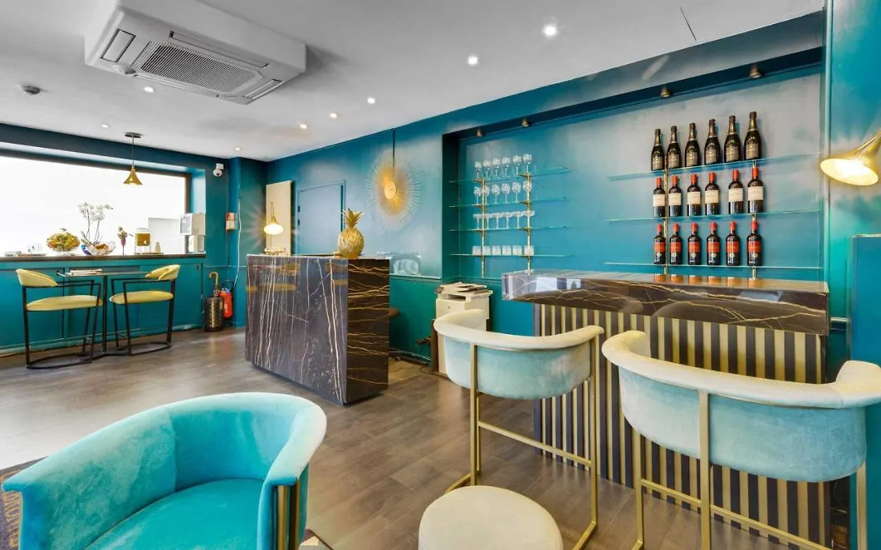 Otel Carladez Cambronne 3*