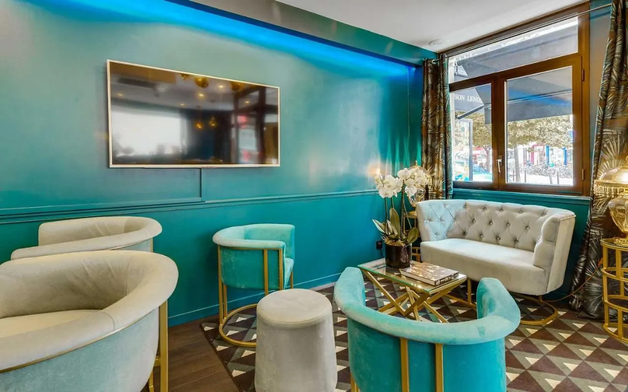 Otel Carladez Cambronne 3*