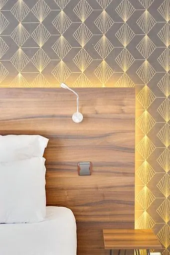 Carladez Cambronne Otel
